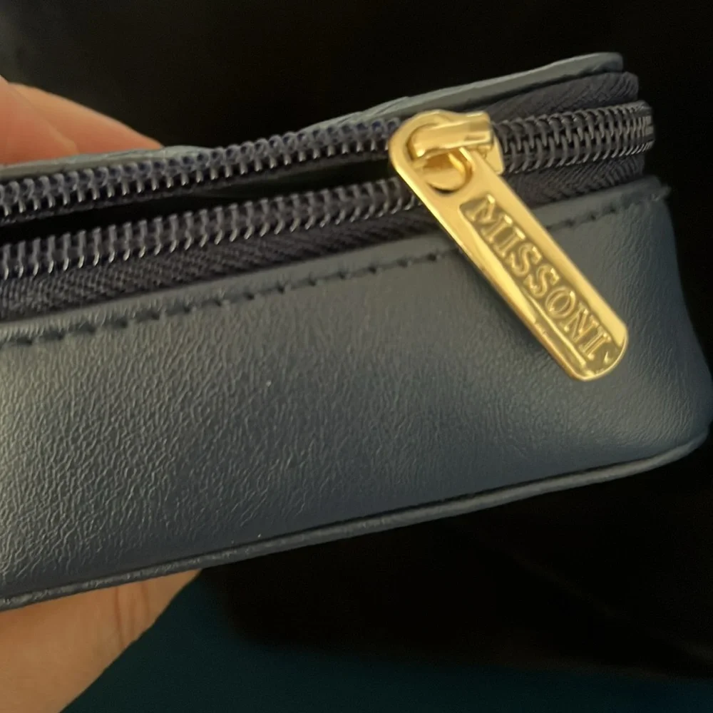 DELTA MISSONI Newest Business Delta One Class amenity kit Dark Blue. New unisex